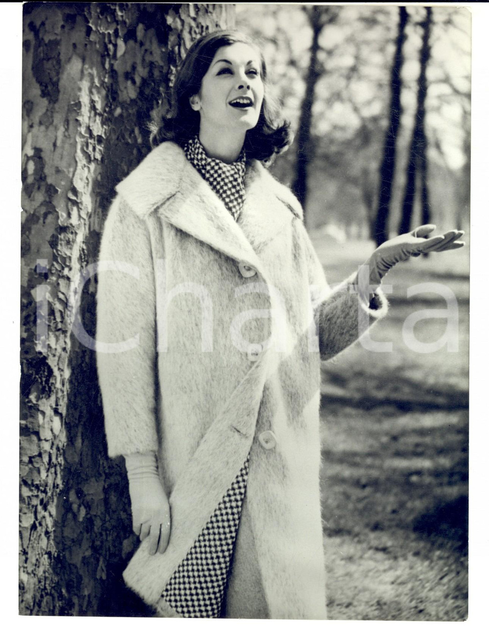 Fotografia d epoca originale 1960 LONDON FASHION HARELLA collection  Winter coat Photo 14x20 cm 1