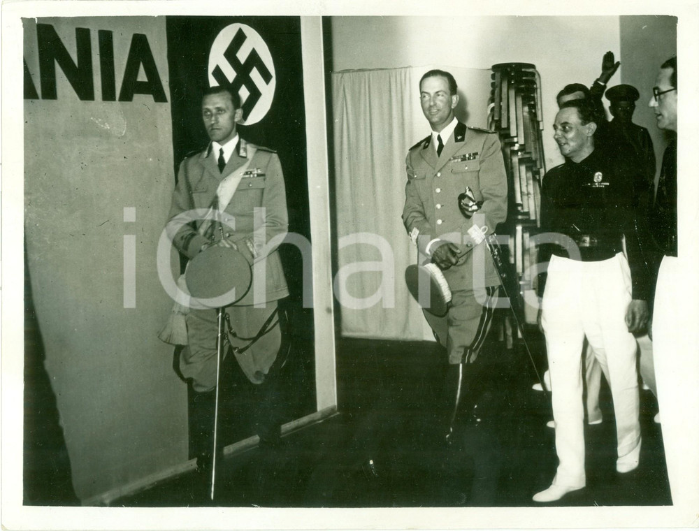 Fotografia d epoca originale 1936 MILANO TRIENNALE Principe UMBERTO II visita padiglione GERMANIA Fotografia 1