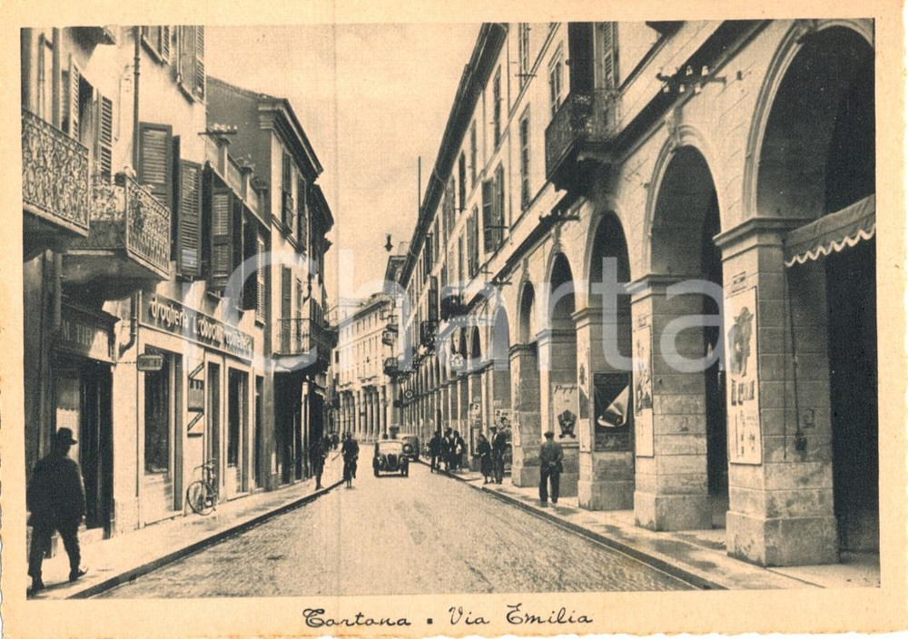 Cartolina originale da collezione 1940 ca TORTONA (AL) Via Emilia e drogheria ODDONE *Cartolina ANIMATA FG NV 1