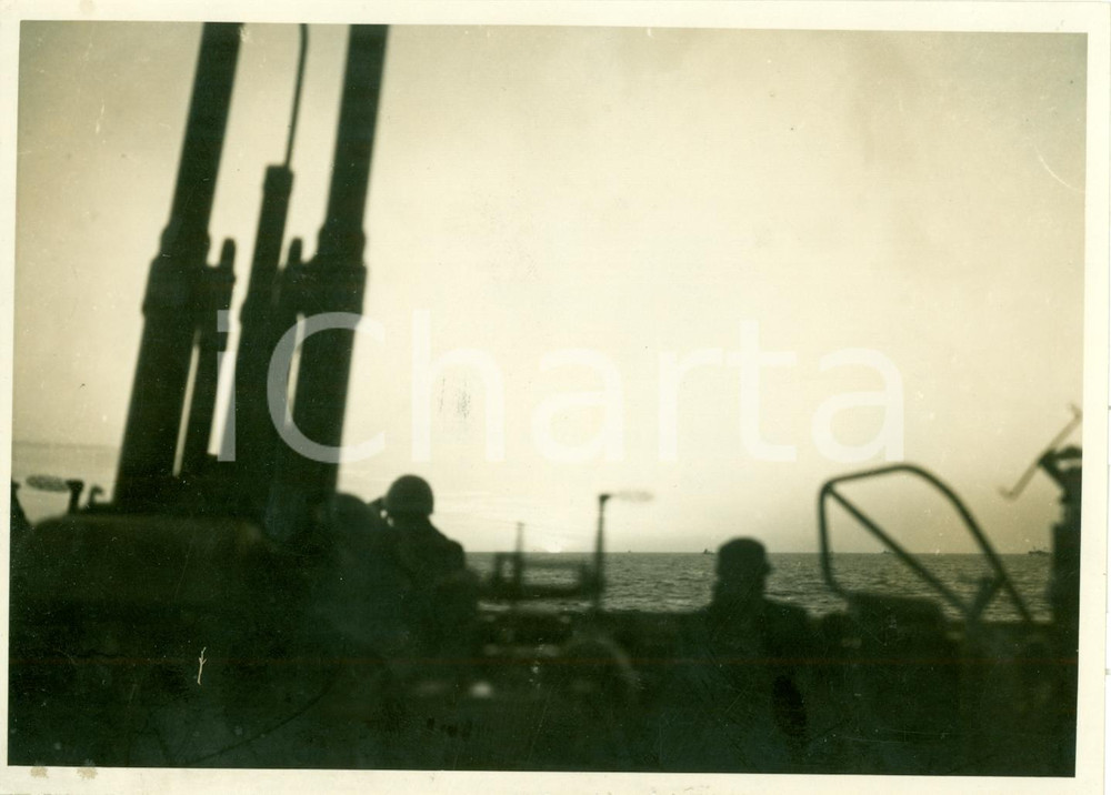 Fotografia d epoca originale 7 SETTEMBRE 1943 WW2 Marina da guerra Italiana sorveglia le coste FOTO 1