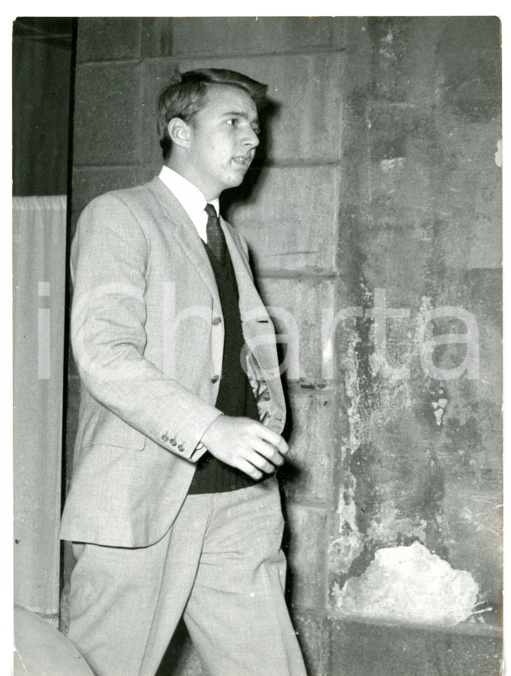 1958 NAPOLI Ritratto del principe Maurizio D'ASSIA *Foto 13x18 cm Fotografia d'epoca con didascalia coeva al verso. CONDIZIONI: G (ma minima piegatura all'angolo inferiore sinistro)FORMATO: 13x18 cm     originale e autentica 1