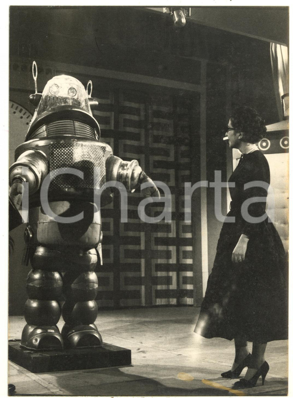 1957 LASCIA O RADDOPPIA? Anna Maria SERRA D'ORSI con un robot *Foto 13x18 cm