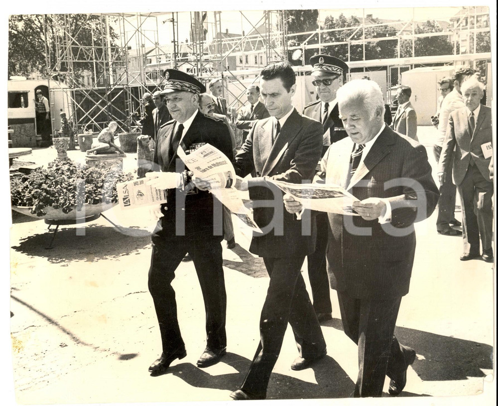 Fotografia d epoca originale 1980 ca MULHOUSE FRANCE AutoritÃ  in arrivo alla Fiera Foto 22x18 1