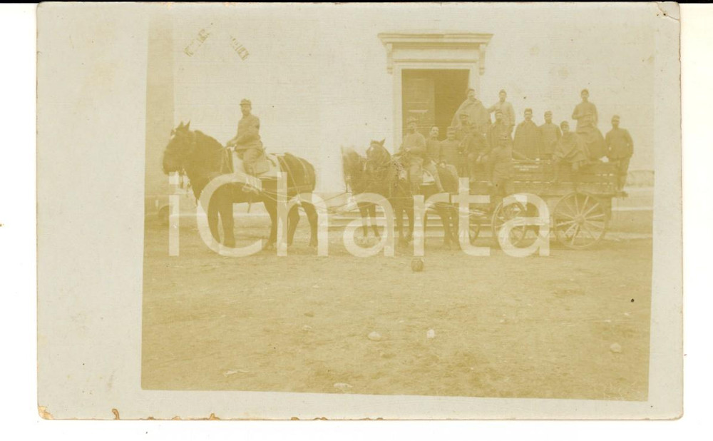 Fotografia d epoca originale 1915 ca WW1 AREA LOMBARDA ? Militari di fanteria su un calesse con cavalli 1