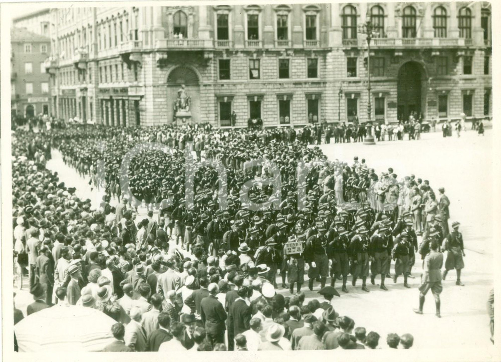Fotografia d epoca originale 1933 TRIESTE Avanguardisti del CARSO rientrano dal CONCORSO DUX Fotografia 1