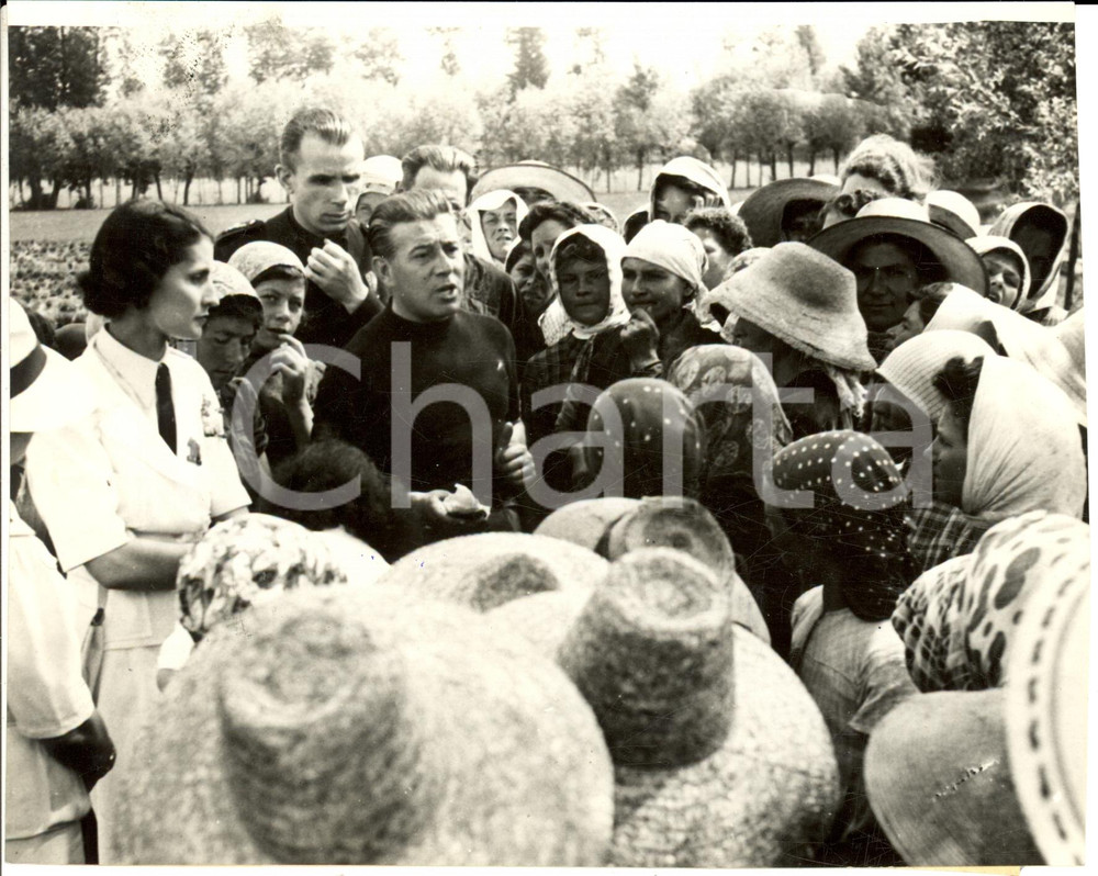 Fotografia d epoca originale 1941 MILANO Federale Andrea IPPOLITO parla alle mondine Fotografia 1