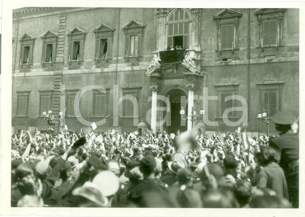 Fotografia d epoca originale 1939 ROMA Folla acclama Umberto II e Vittorio Emanuele III al QUIRINALE Foto 1