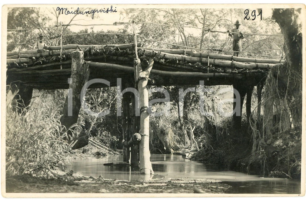 1930 ca CONGO BELGE - MULUNGWISHI Pont troncs d'arbres (1) Photo L. GABRIEL 291 Fotografia originale d'epoca, in formato cartolina postale.FOTOGRAFO: L&eacute;opold Gabriel - Panda - Katanga  GOOD/buono lievi abrasioni al verso Formato: 14x9 cm originale e autentica 1