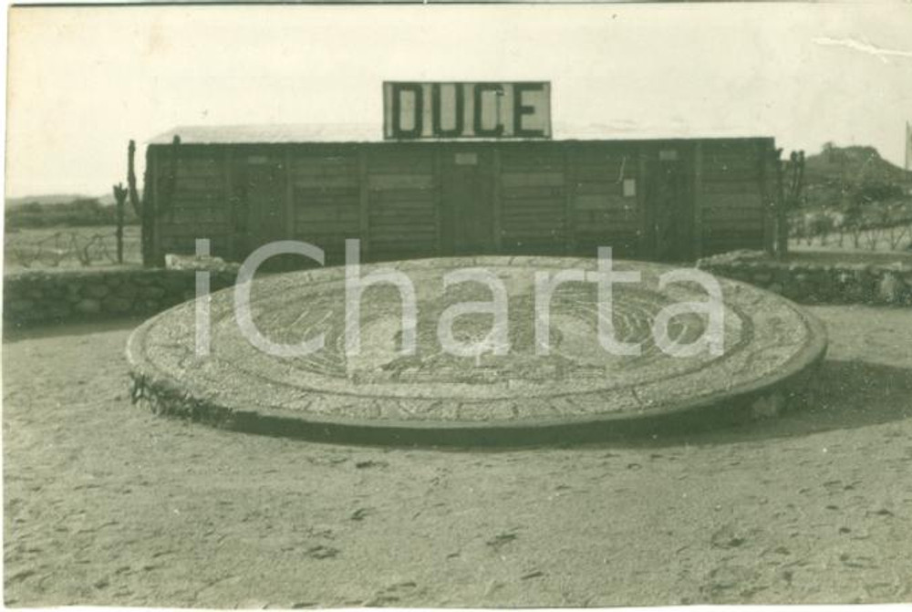 Fotografia d epoca originale 1935 AFRICA ORIENTALE ITALIANA Bivacco VI gruppo aquila in granito Foto 8 x 5 1