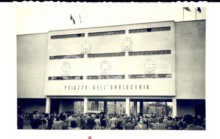 Fotografia d epoca originale 1950 ca MILANO Fiera Campionaria  Palazzo dell orologeria Foto VINTAGE 9x6 cm 1