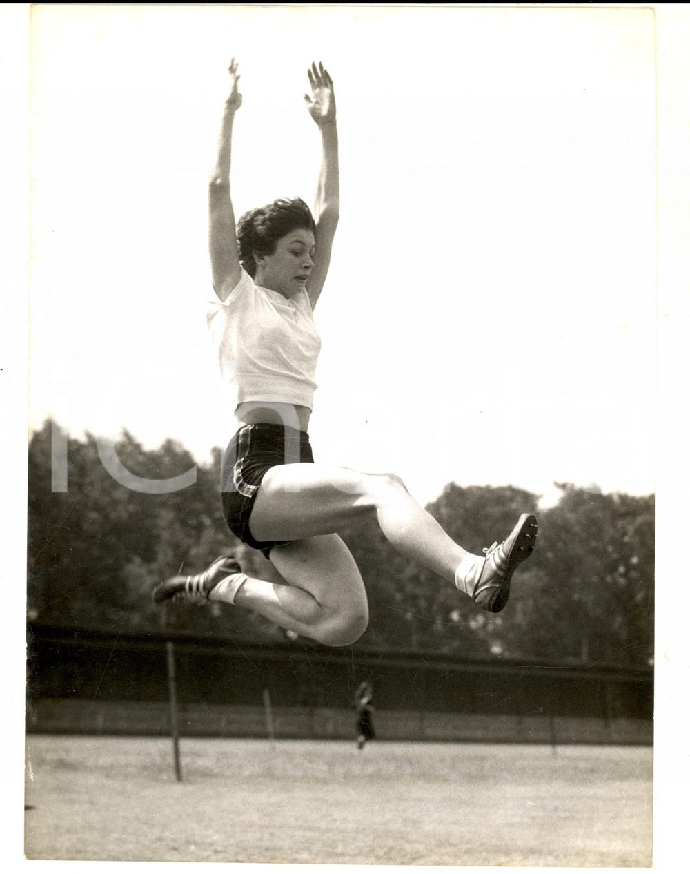 Fotografia d epoca originale 1958 WALTONONTHAMES Long jumper 16yearold Marion NEEDHAM Photo 15x20 cm 1