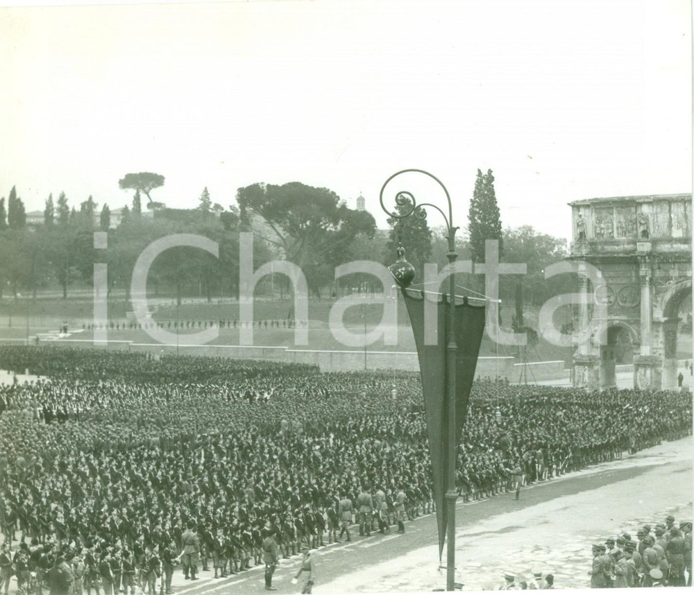 Fotografia d epoca originale 1935 ROMA Balilla schierati all Arco di COSTANTINO per anniversario Intervento 1