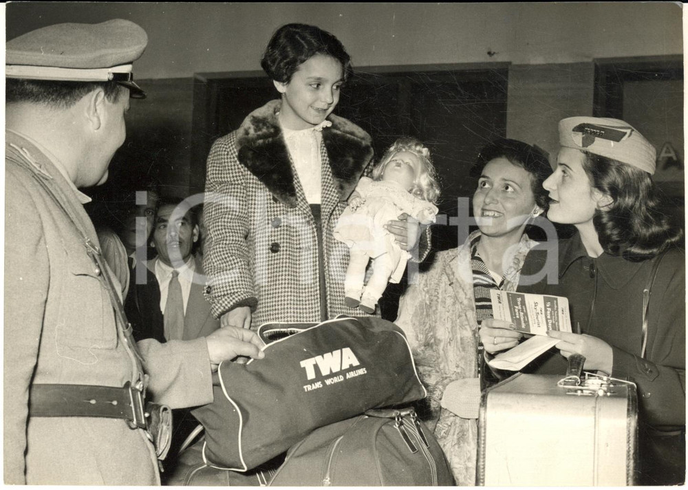 1953 ROMA Rientro orfana Carmela LAVECCHIA adottata da equipaggio "George Davis"
