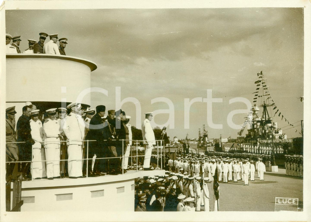 Fotografia d epoca originale 1938 VENEZIA Vittorio Emanuele III consegna bandiere navi da guerra SAN MARCO 1