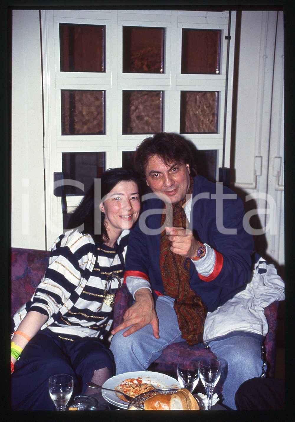 35mm vintage slide* 1995 ca ITALIA MUSICA Tullio DE PISCOPO e CONSUELO  (8)  Diapositiva d'epoca, in formato 35 mm.CONDIZIONI: GOODTutti i diritti riservati.E' severamente vietata la riproduzione. ICharta mette in vendita, sul negozio eBay e in esclusiva sul sito "icharta" il proprio archivio composto da numerose diapositive e negativi fotografici d'epoca, tutti originali e autentici, che attraversano la storia del costume italiano tra gli la fine degli anni Sessanta e Novanta.Si tratta di uno sguardo inedito sull'attualit&agrave;, la politica, la vita quotidiana, il gossip e la cultura, che fotografa il cambiamento della nazione in quest'ultimo scorcio del XX secolo. Un'occasione unica per il mercato del collezionismo, che vede finalmente disponibile un archivio eccezionale per vastit&agrave;, tematiche e condizioni, in un settore (il negativo fotografico e la diapositiva) di assoluta novit&agrave; e dalle interessanti prospettive di investimento.  originale e autentica 1