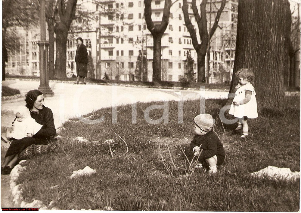 Fotografia d epoca originale 1937 MILANO Piazza della Repubblica ATTENTI AL VIGILE! 1