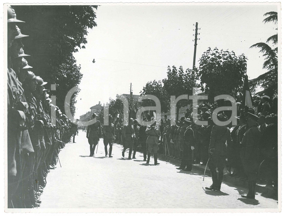 1950 ca MILANO (?) Parata militare - Passaggio comandanti *Foto 24x18 cm  Fotografia originale d'epoca. GOOD/buono  Formato: 24x18 cm originale e autentica 1