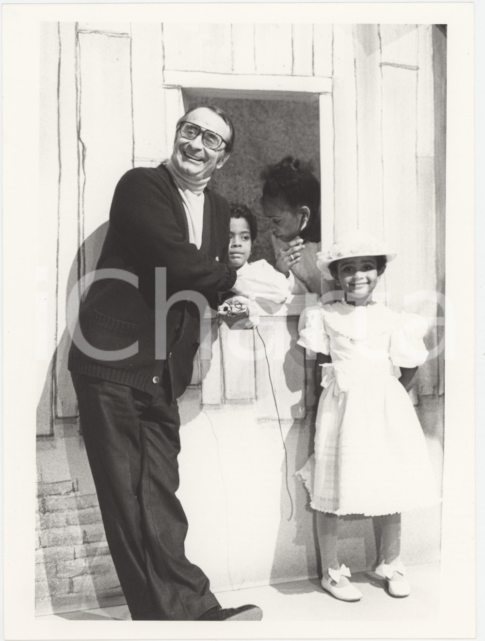 Fotografia d epoca originale 1985 RAI DUE Il tastomatto  Enzo TRAPANI con i figli di Jair RODRIGUES Foto 1