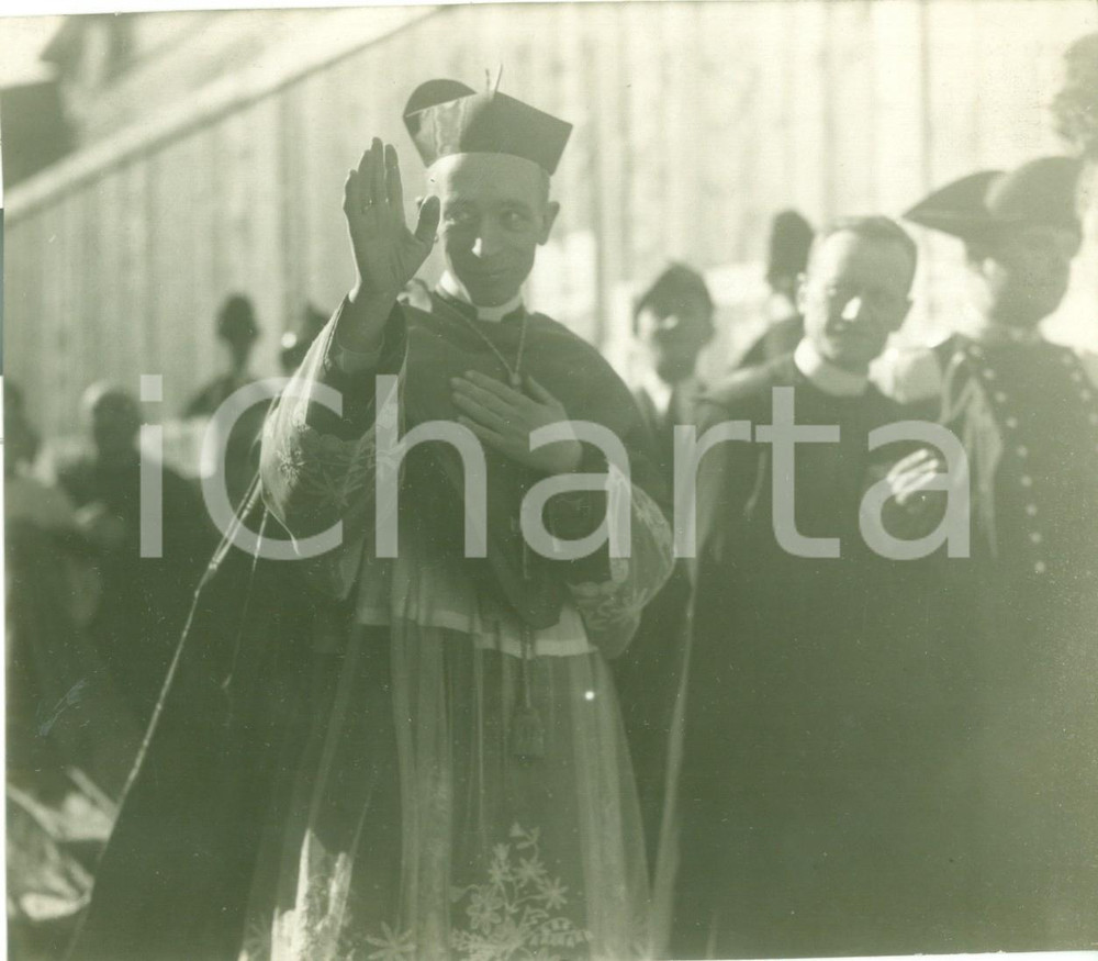 Fotografia d epoca originale 1930 ca MILANO Cardinale Ildefonso SCHUSTER benedice la folla Fotografia 1