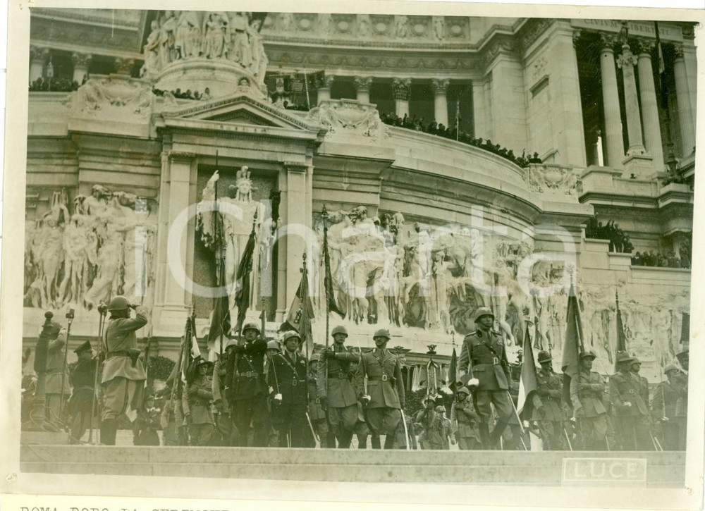 Fotografia d epoca originale 1938 ROMA Benito MUSSOLINI saluta reggimenti per genetliaco del Re Fotografia 1