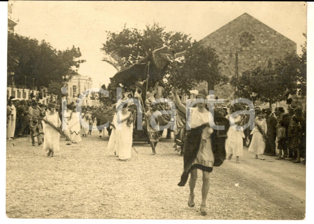 Fotografia d epoca originale 1930 ca ITALIA ? Carnevale con carro allegorico antica Roma Foto VINTAGE 18x13 1