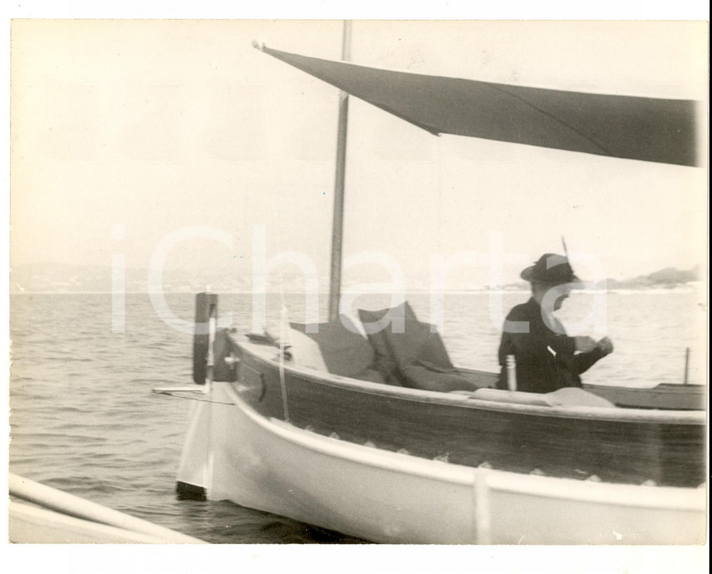 Fotografia d epoca originale 1960 ca CANNES Famiglia reale d Olanda in viaggio su una barca Foto 24x18 1