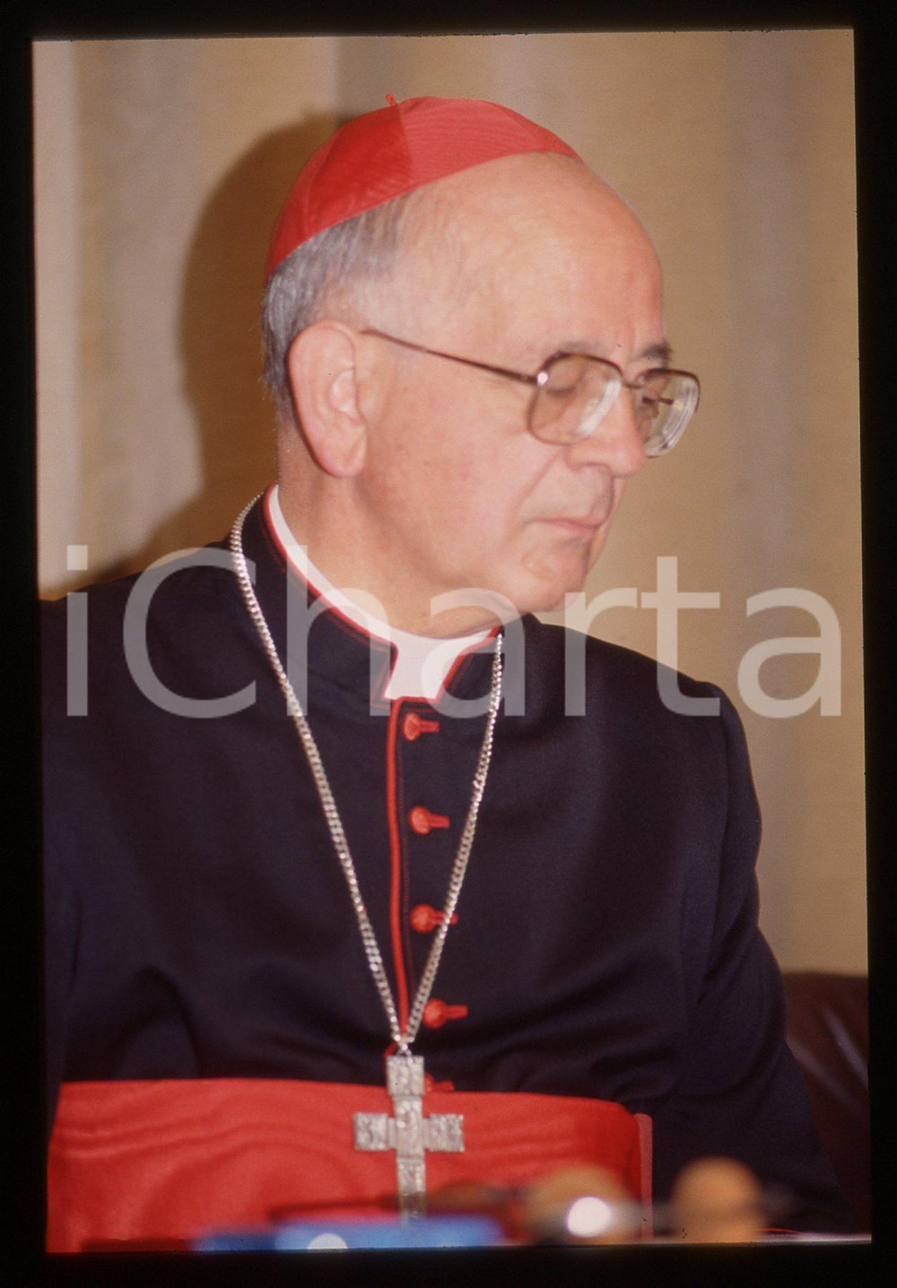 35mm vintage slide* 1990ca COSTUME Cardinale Eduardo MARTINEZ SOMALO *Ritratto 4  Diapositiva d'epoca, in formato 35 mm.  CONDIZIONI: GOOD  Tutti i diritti riservati.E' severamente vietata la riproduzione. ICharta mette in vendita, sul negozio eBay e in esclusiva sul sito "icharta" il proprio archivio composto da numerose diapositive e negativi fotografici d'epoca, tutti originali e autentici, che attraversano la storia del costume italiano tra gli la fine degli anni Sessanta e Novanta.Si tratta di uno sguardo inedito sull'attualit&agrave;, la politica, la vita quotidiana, il gossip e la cultura, che fotografa il cambiamento della nazione in quest'ultimo scorcio del XX secolo. Un'occasione unica per il mercato del collezionismo, che vede finalmente disponibile un archivio eccezionale per vastit&agrave;, tematiche e condizioni, in un settore (il negativo fotografico e la diapositiva) di assoluta novit&agrave; e dalle interessanti prospettive di investimento.New layer...  originale e autentica 1