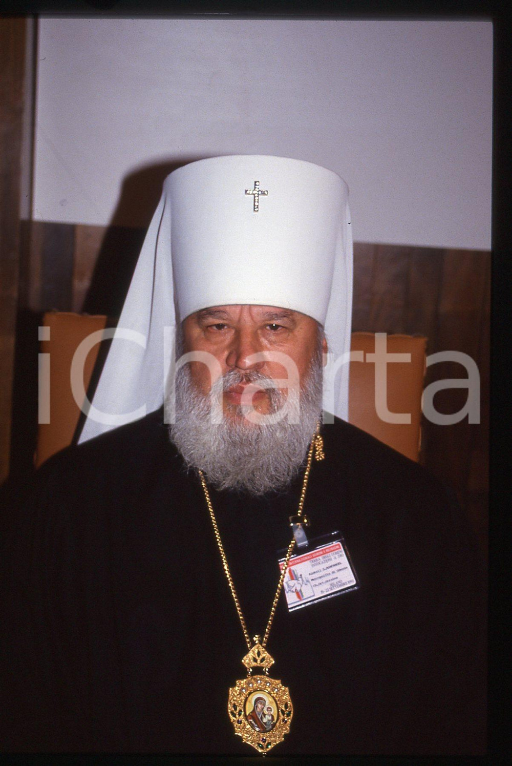 35mm vintage slide* 1993 MILANO Metropolita AGAFANGEL al Meeting per la pace 1  Diapositiva d'epoca, in formato 35 mm. Nella diapositiva compare il metropolita di Odessa Aleksij Savvin Agafangel, ospite del VII Meeting Internazionale Interreligioso per la Pace dal titolo "Terra degli uomini, invocazioni a Dio", organizzato dalla Comunit&agrave; di Sant'Egidio e svoltosi tra il 19 e il 22 settembre 1993 a Milano.CONDIZIONI: GOOD  Tutti i diritti riservati.E' severamente vietata la riproduzione. ICharta mette in vendita, sul negozio eBay e in esclusiva sul sito "icharta" il proprio archivio composto da numerose diapositive e negativi fotografici d'epoca, tutti originali e autentici, che attraversano la storia del costume italiano tra gli la fine degli anni Sessanta e Novanta.Si tratta di uno sguardo inedito sull'attualit&agrave;, la politica, la vita quotidiana, il gossip e la cultura, che fotografa il cambiamento della nazione in quest'ultimo scorcio del XX secolo. Un'occasione unica per il mercato del collezionismo, che vede finalmente disponibile un archivio eccezionale per vastit&agrave;, tematiche e condizioni, in un settore (il negativo fotografico e la diapositiva) di assoluta novit&agrave; e dalle interessanti prospettive di investimento.  originale e autentica 1