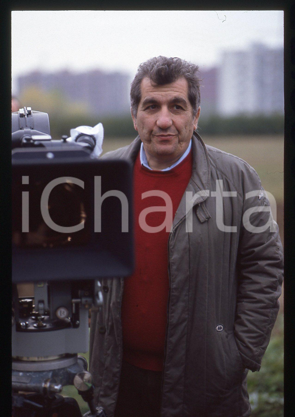 35mm vintage slide* 1990 ca MILANO Il regista Salvatore NOCITA sul set (1)