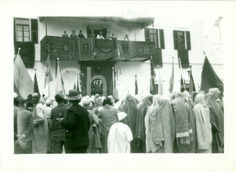 Fotografia d epoca originale 1935 ca ZLITEN LIBIA Principe UMBERTO II alla sede Delegazione Circondariale 1