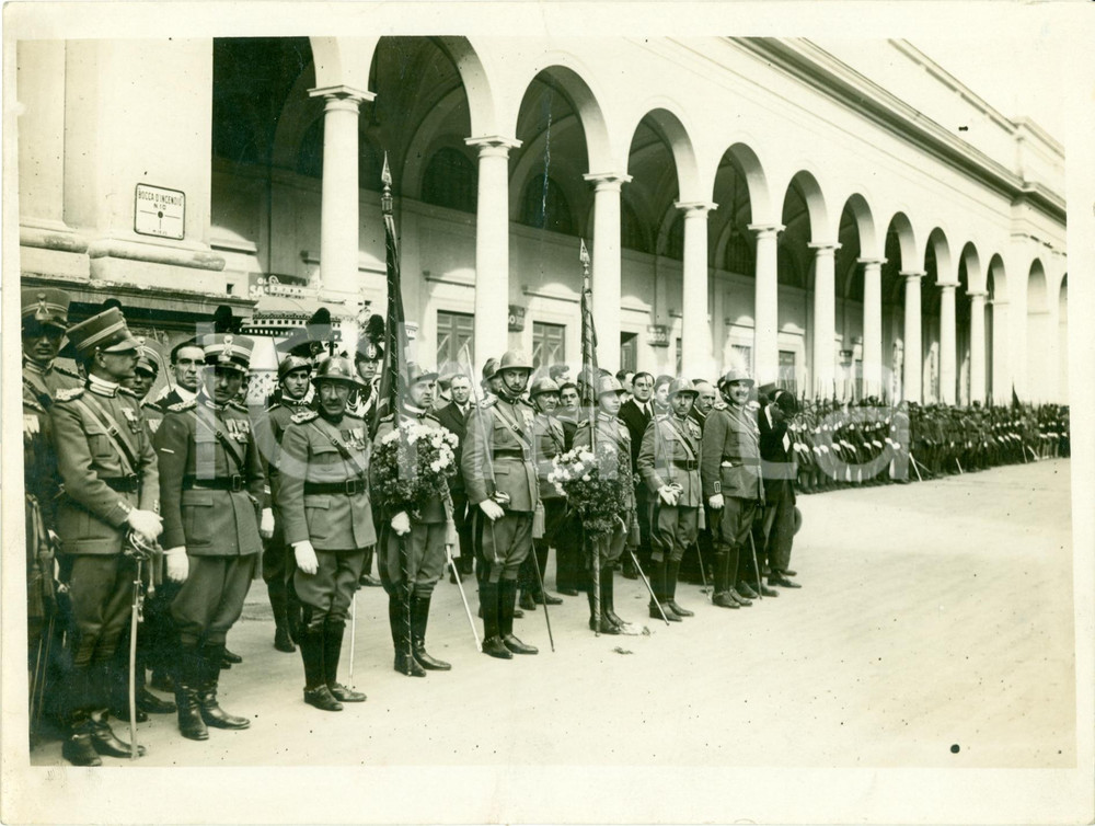 Fotografia d epoca originale 1926 NAPOLI Partenza bandiere Reggimenti 32Â° e 39Â° Fanteria Fotografia 1