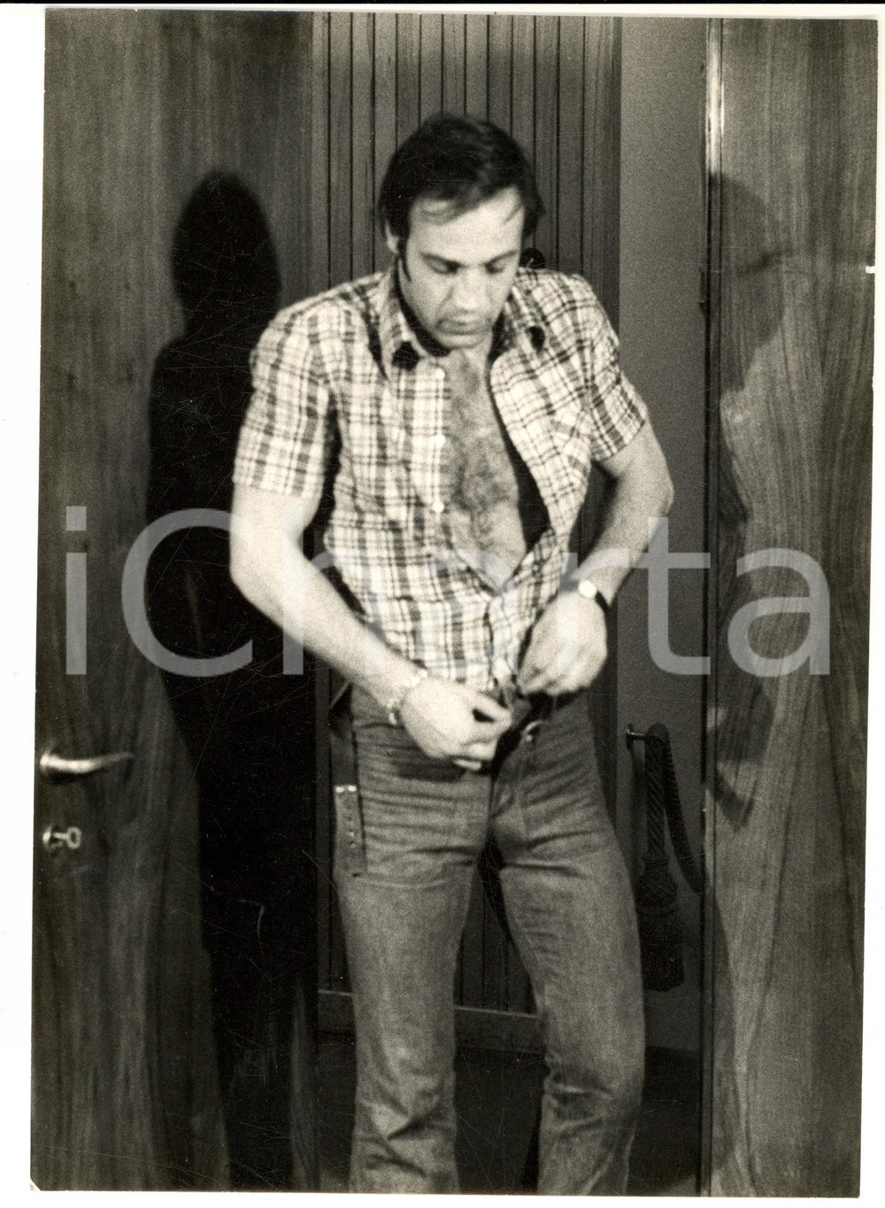 Fotografia d epoca originale 1970 ca CINEMA D AVANGUARDIA All uscita dalla ritirata Fotografia 17 x 24 cm 1