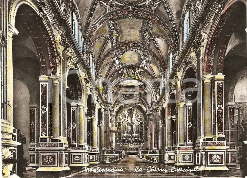 Cartolina originale da collezione 1950 ca MONTECASSINO FR Interno della Chiesa Cattedrale Cartolina FG NV 1