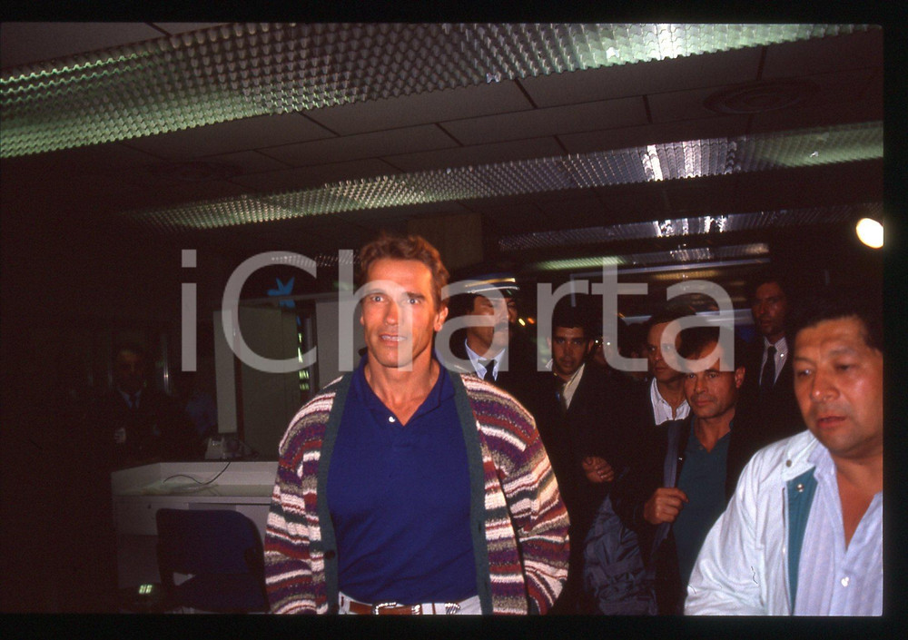 35mm vintage slide* 1991 NIZZA Arnold SCHWARZENEGGER paparazzato in aeroporto 13