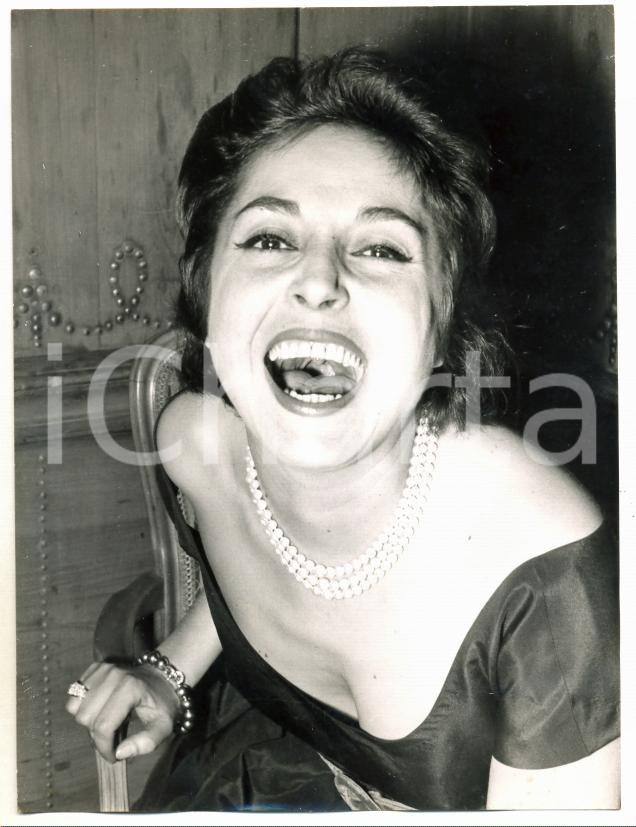 Fotografia d epoca originale 1959 LONDON  SAVOY HOTEL Laughter for the actress Lea PADOVANI Photo 15x20 cm 1