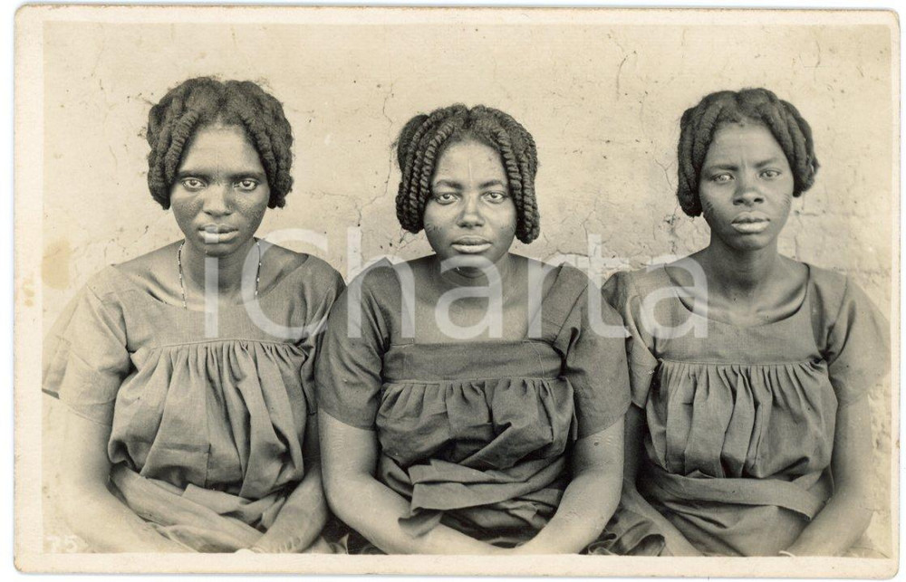 1930 ca CONGO BELGE - KATANGA - Trois femmes - Photo LÃ©opold GABRIEL 75 Fotografia originale d'epoca, con timbro del fotografo al verso.N&deg; 75.FOTOGRAFO: L&eacute;opold Gabriel - Panda - Katanga  GOOD/buono  Formato: 14x9 cm originale e autentica 1