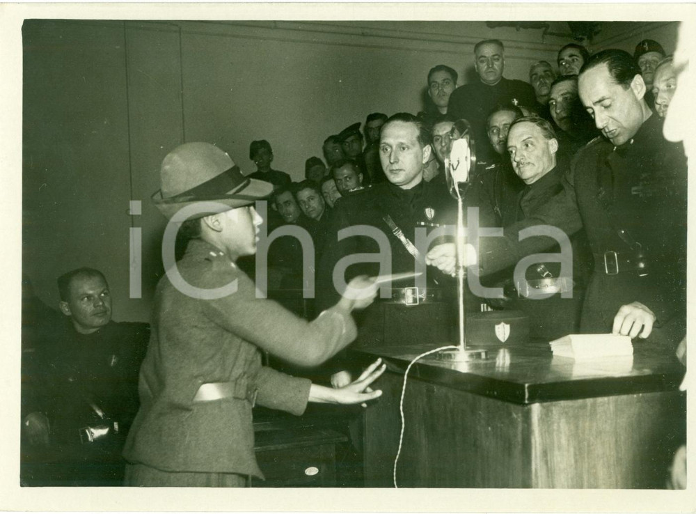 Fotografia d epoca originale 1937 TORINO Achille STARACE distribuisce premi di istruzione Fotografia 1