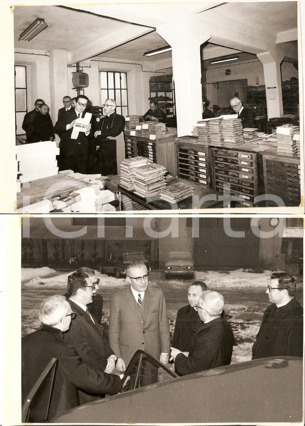 Fotografia d epoca originale 1969 PAVIA Mario PONZIO Mons. Antonio ANGIONI Confezione POLARIS FRONTE RETRO 1