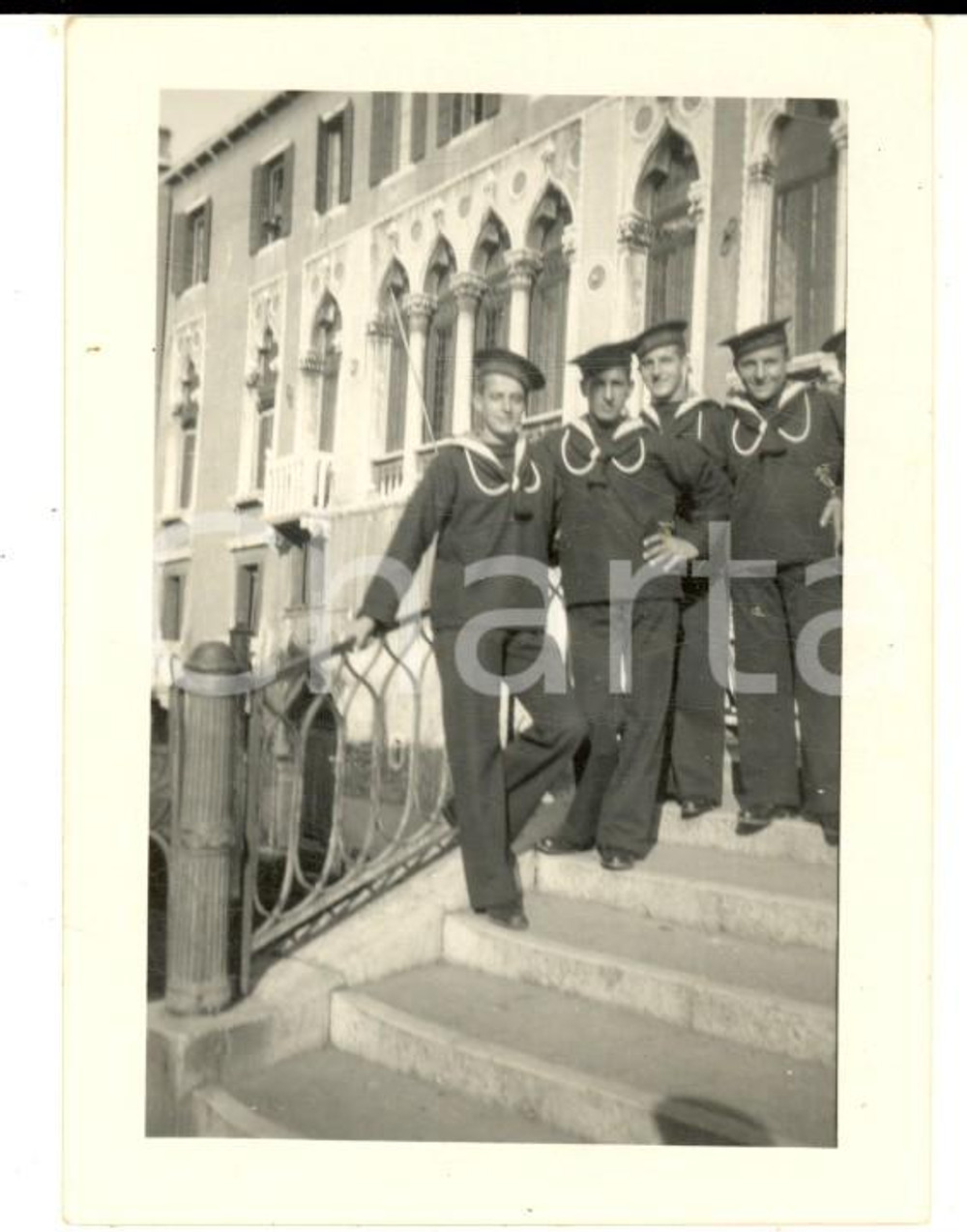 Fotografia d epoca originale 1935 ca VENEZIA REGIA MARINA Un gruppo di giovani allievi Foto 7x9 cm 1