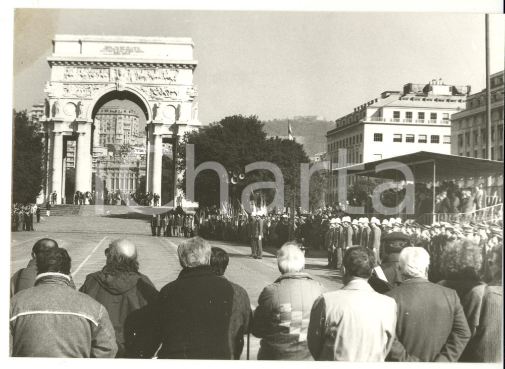 Fotografia d epoca originale 1988 GENOVA Arco della Vittoria  Celebrazioni del 4 Novembre Foto VINTAGE 1