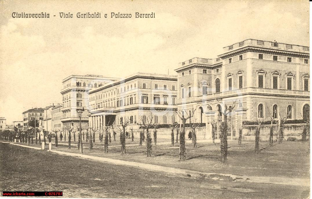 Cartolina originale da collezione Civitavecchia anni '30 - Viale Garibaldi e Berardi 1