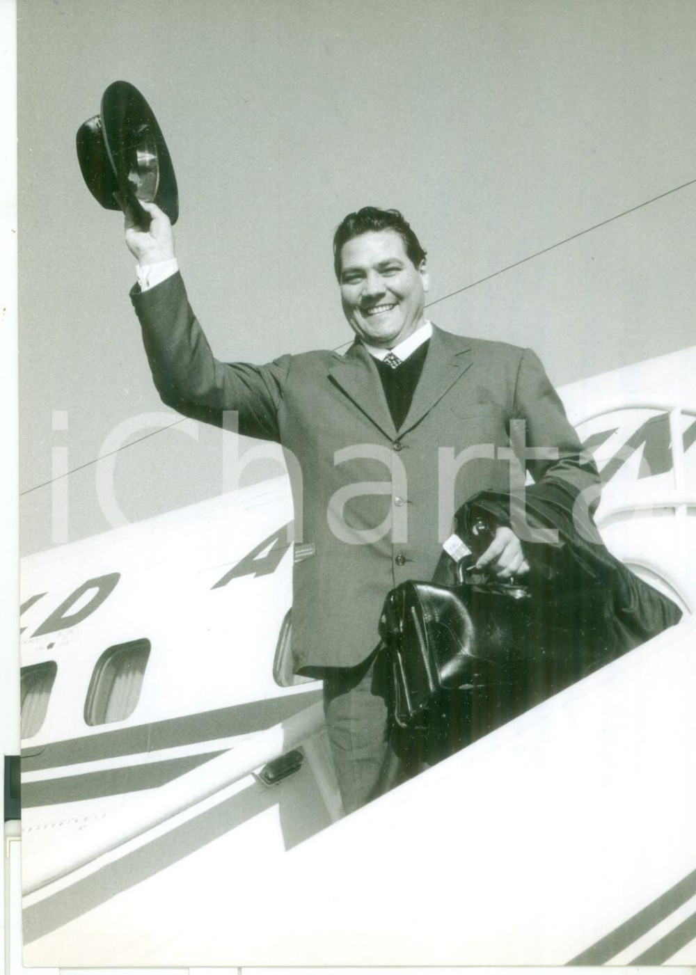 Fotografia d epoca originale 1960 MILANO MALPENSA Partenza del tenore Eugenio FERNANDI per New York  Foto 1