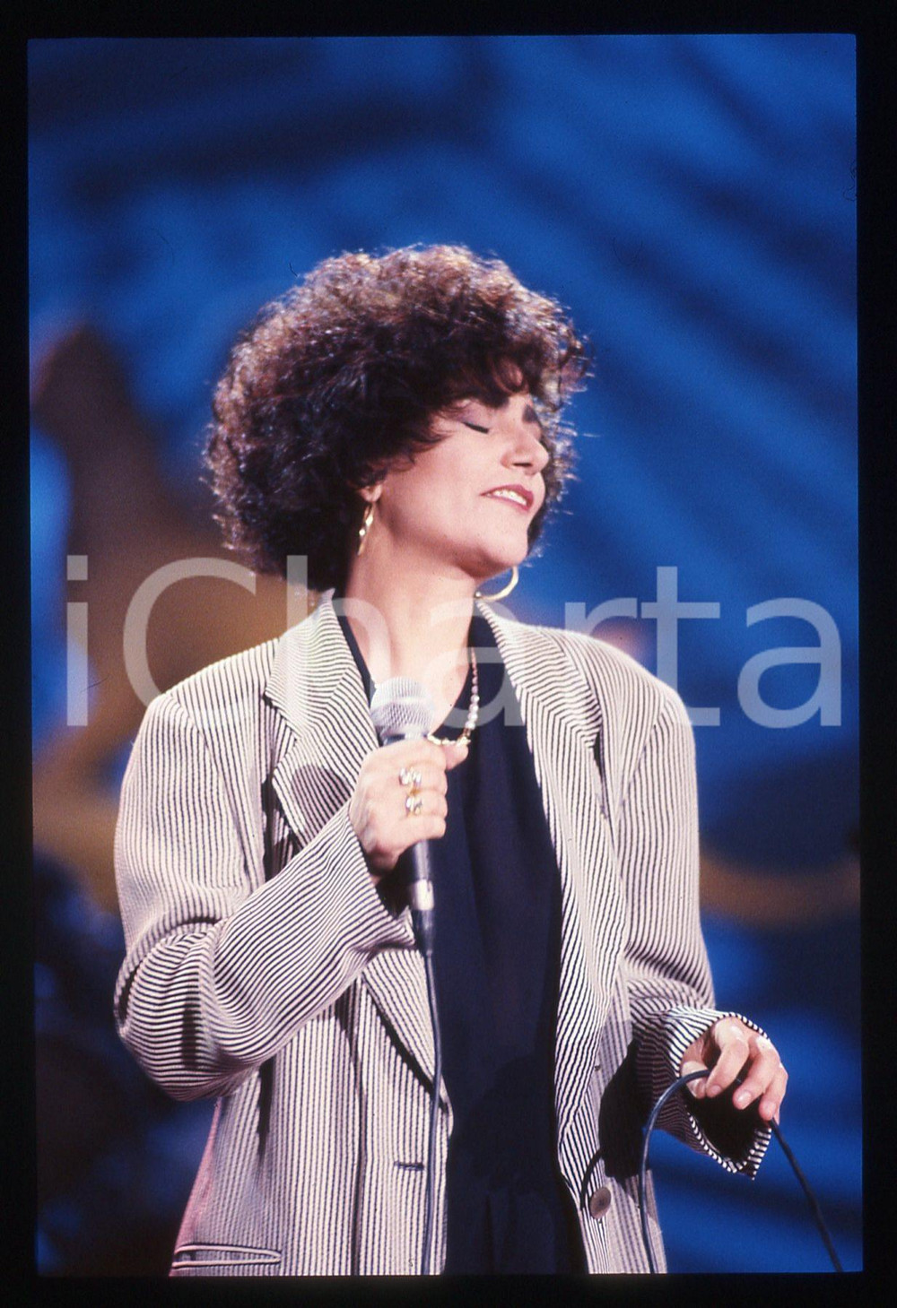 35mm vintage slide* 1990 ca MUSICA - Mia MARTINI durante un'esibizione (28)
