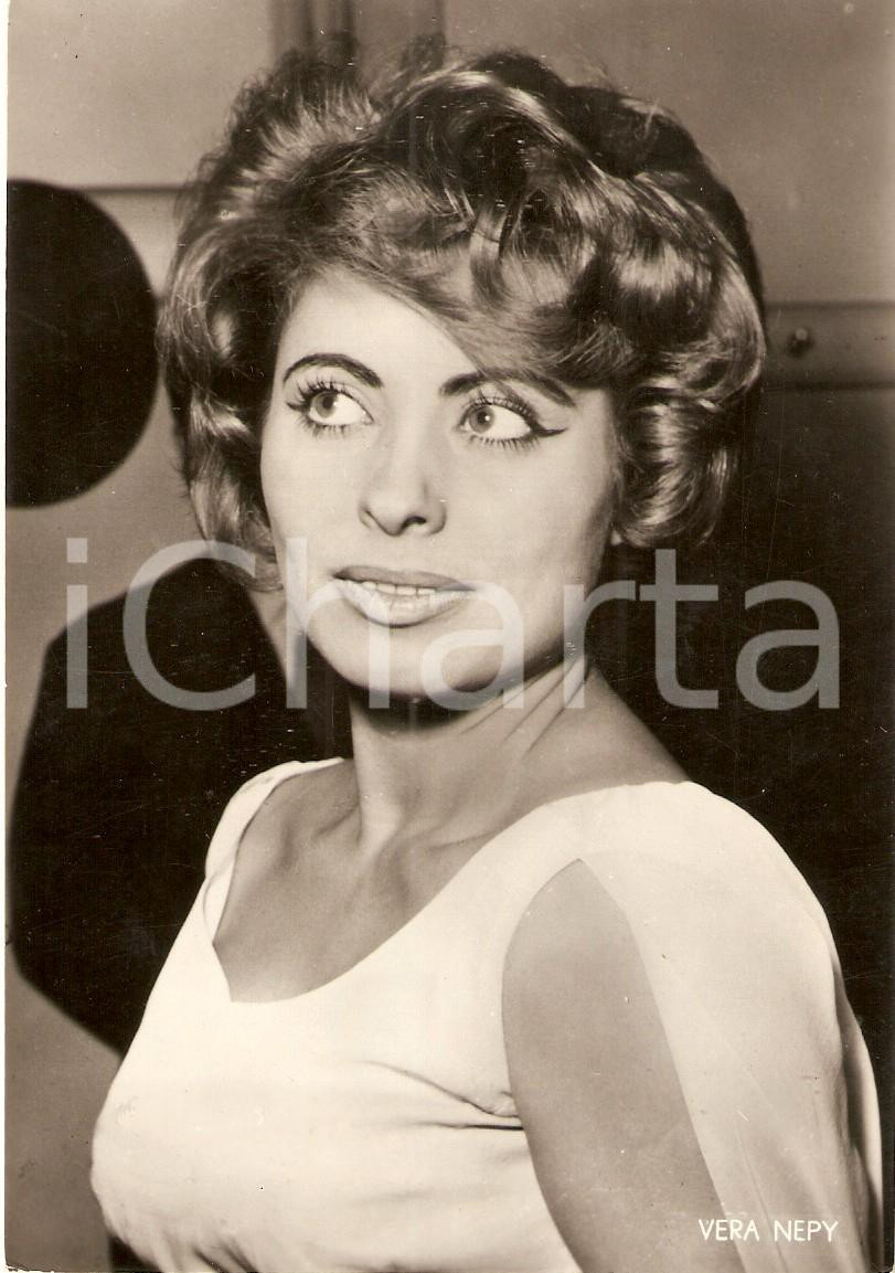 Cartolina originale da collezione 1960 ca MUSICA Vera NEPY Ritratto della cantante Cartolina FG NV 1