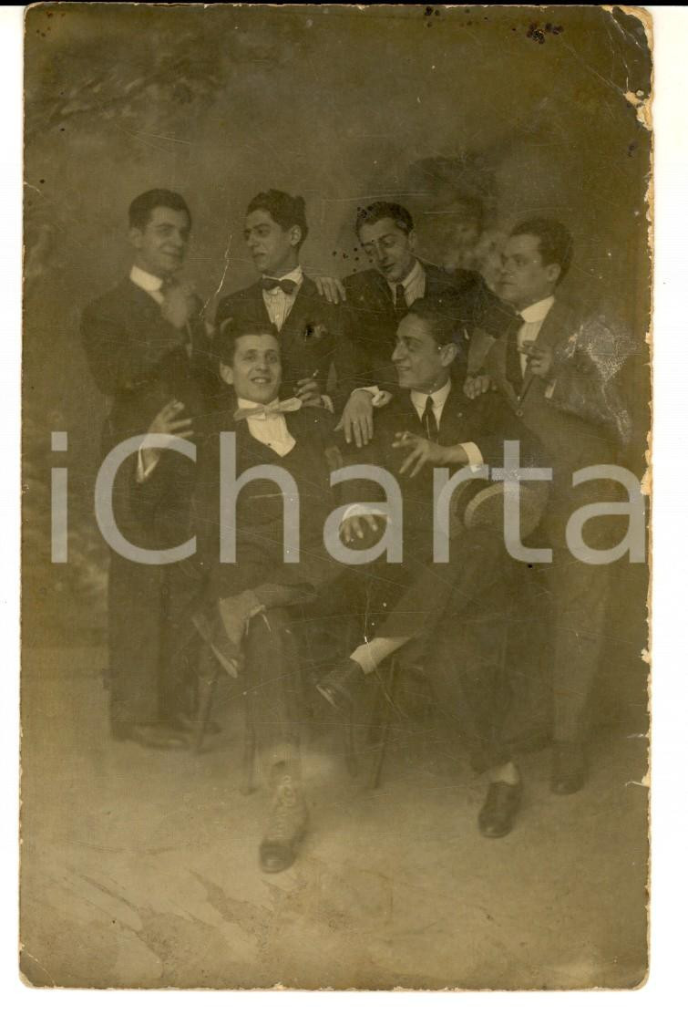 Fotografia d epoca originale 1920 ca NAPOLI ? Scherzi tra giovani amici Foto cartolina VINTAGE DANNEGGIATA 1