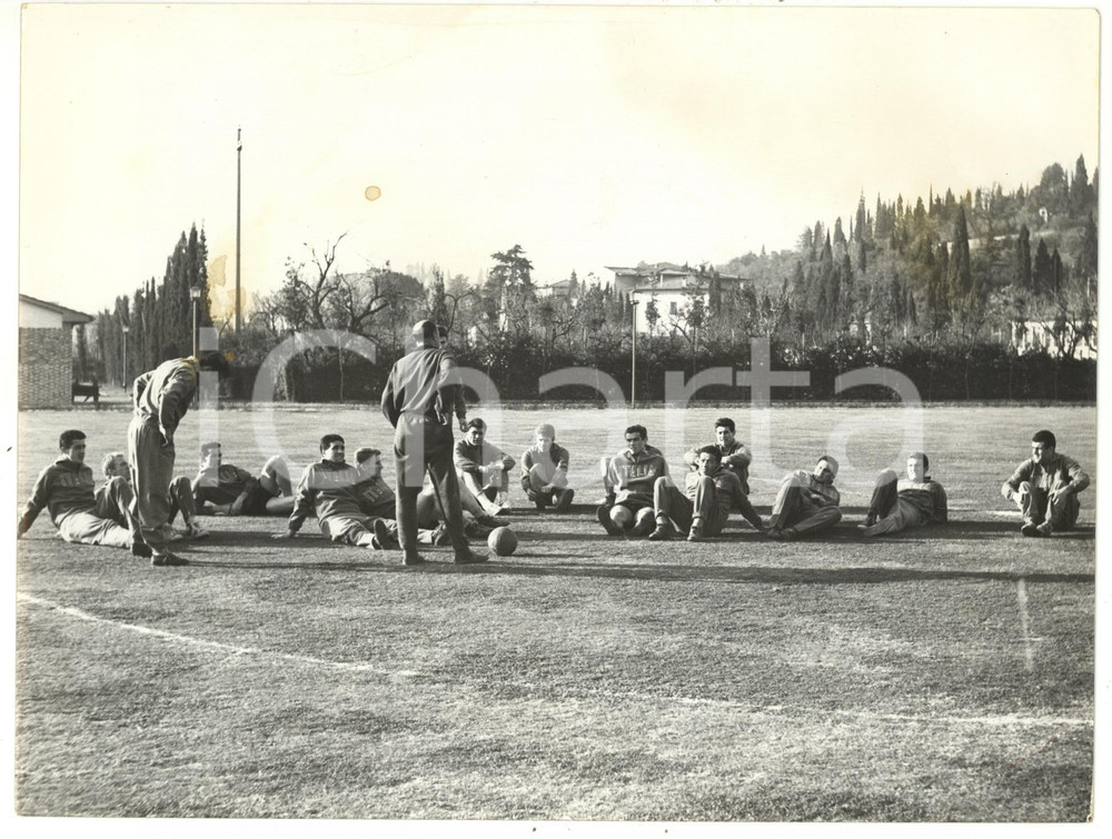 1960 ca FIRENZE CALCIO Ritiro NAZIONALE - Giovanni FERRARI parla alla squadra