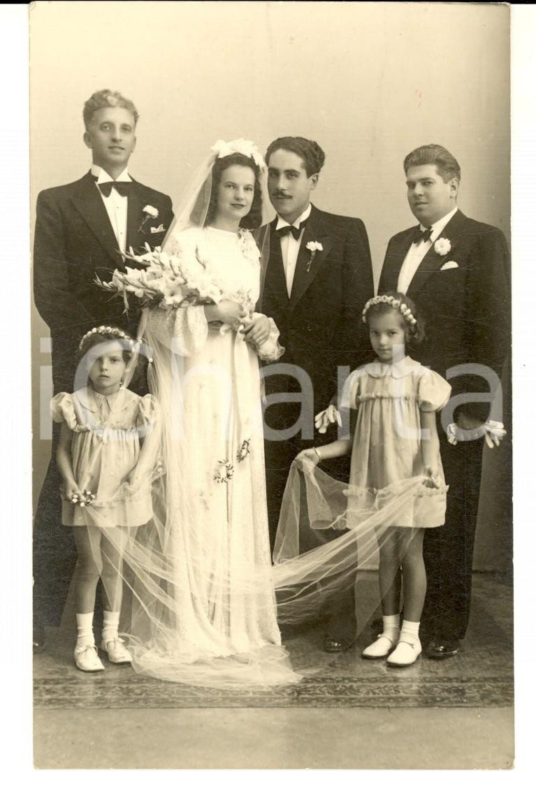 Fotografia d epoca originale 1930 ca FIUME CROAZIA Coppia di sposi con damigelle Foto cartolina ANDRIONI 1