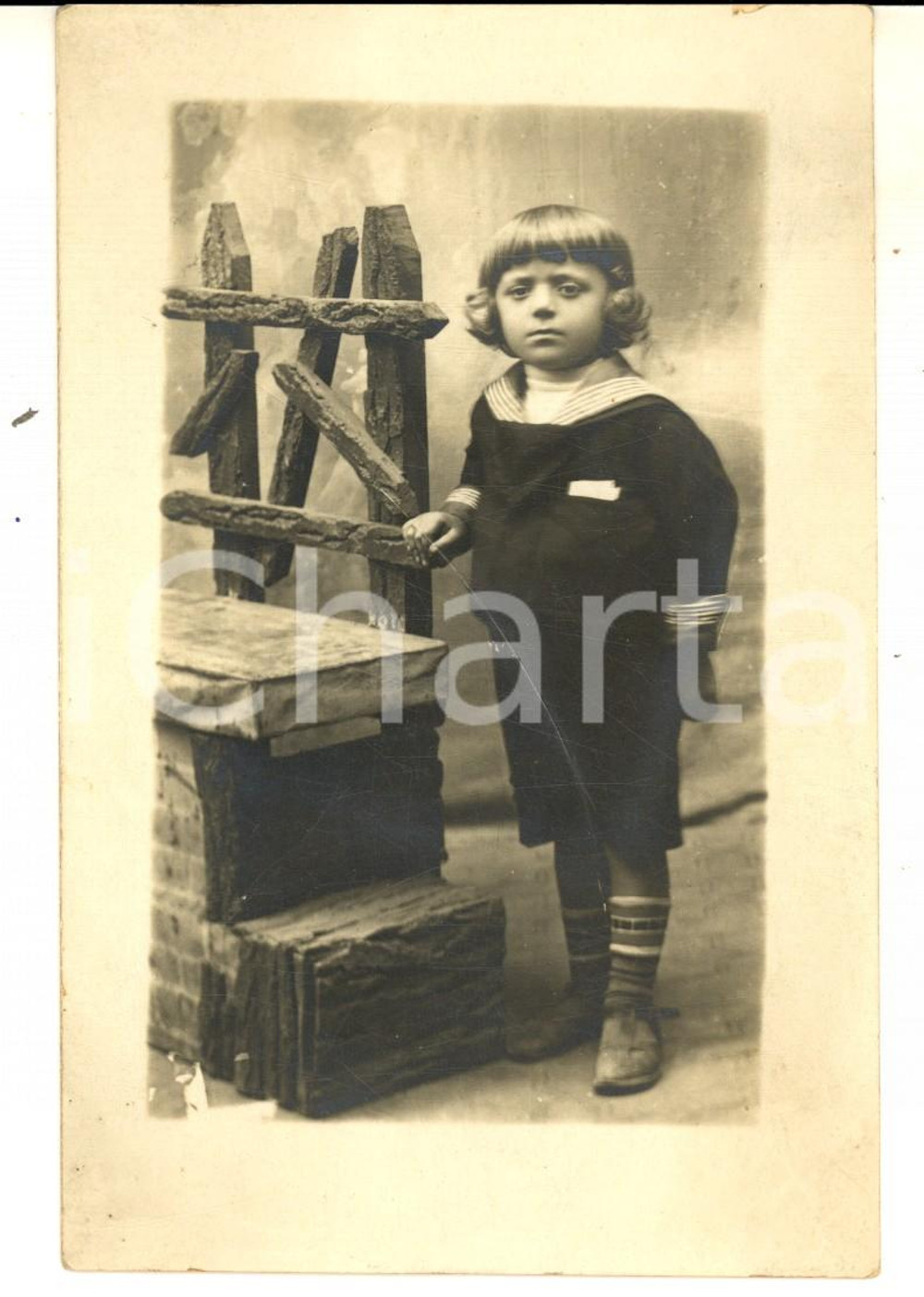 Fotografia d epoca originale 1930 ca MAGENTA Ritratto di un marinaretto Foto cartolina A. CRENNA VINTAGE 1