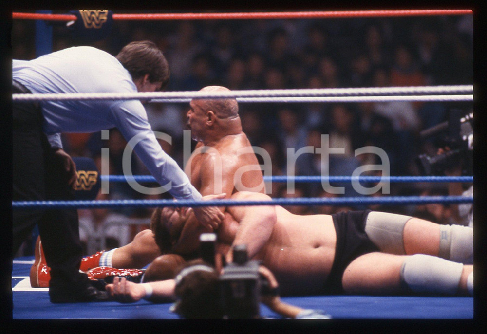 Fotografia d epoca originale 35mm vintage slide 1987 MILANO WWF House Show HACKSAW vs THE IRON SHEIK 2 1