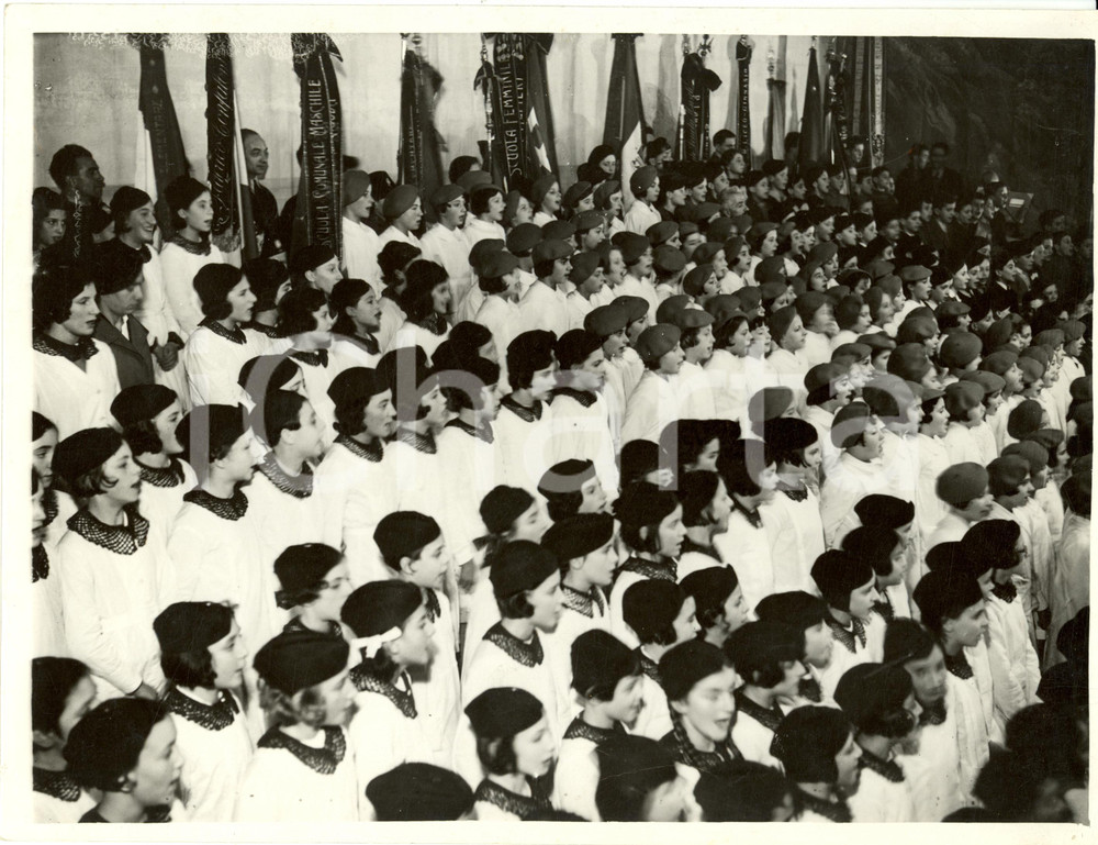 Fotografia d epoca originale 1936 MILANO Giornata Risparmio Teatro DAL VERME Scolaresche cantano inni Foto 1